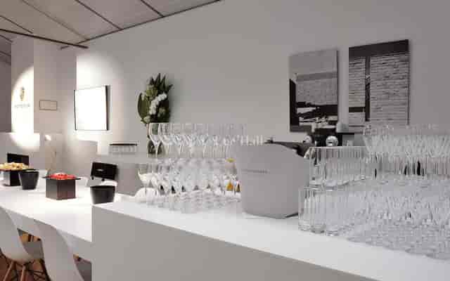 Modern refreshment station with glassware for corporate events and receptions in L'Atelier.