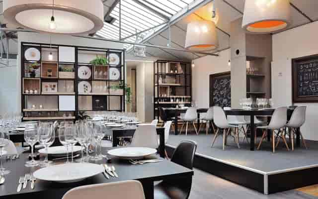 Modern dining area in L'Atelier for meetings and events with elegant decor.