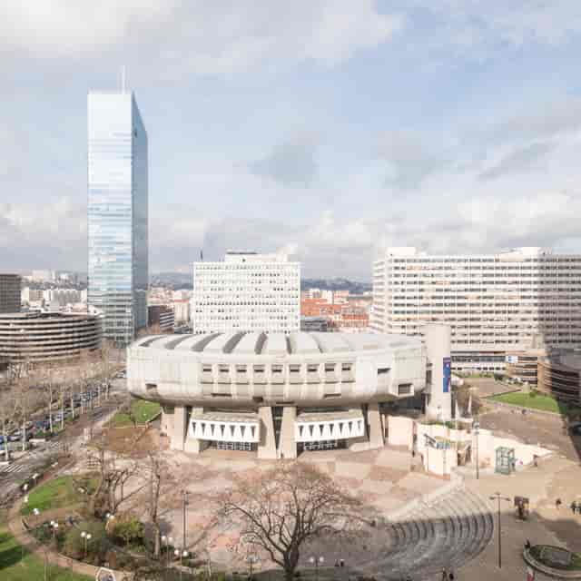 Gadagne Auditorium: modern venue for large meetings in a vibrant urban landscape.