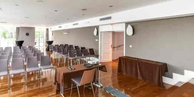 Versatile meeting space in Château de Montchat, perfect for corporate events and seminars.