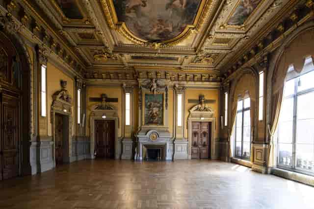 Elegant Jacquard event space in Palais de la Bourse, ideal for upscale weddings and galas.
