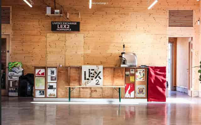 Modern wooden event space in LEX 2, ideal for meetings and workshops.
