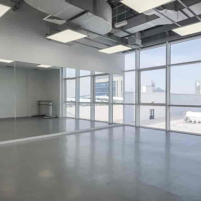Spacious Dance Studio with Natural Light for Workshops and Events