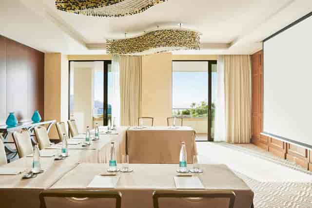 Soller Meeting Room, Jumeirah Mallorca: elegant space for professional events and meetings.
