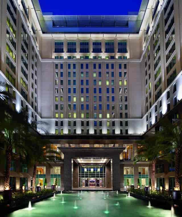Olive Garden venue at Ritz-Carlton Dubai, modern space for corporate events and meetings.