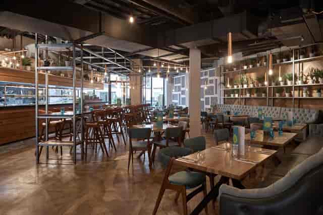 Modern restaurant in Banyan Corn Exchange with natural light for events and meetings.