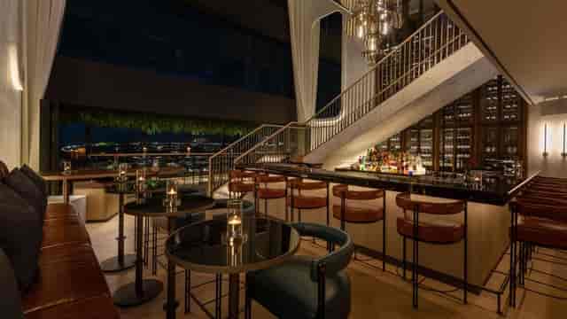 Windsor Ballroom 1 + 2, Dubai: elegant event space with modern bar for receptions and gatherings.