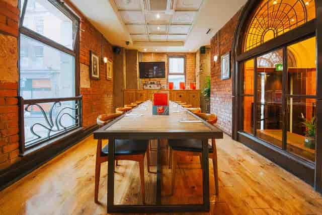Meeting room at Kingfisher Studios with exposed brick for corporate meetings and gatherings