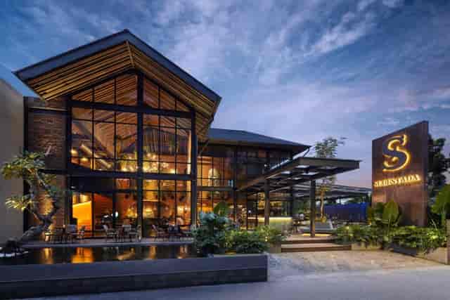 Elegant café venue with large windows, ideal for weddings and corporate events.