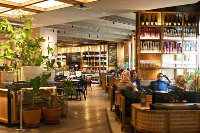Contemporary lounge with warm lighting, perfect for networking and casual meetings.