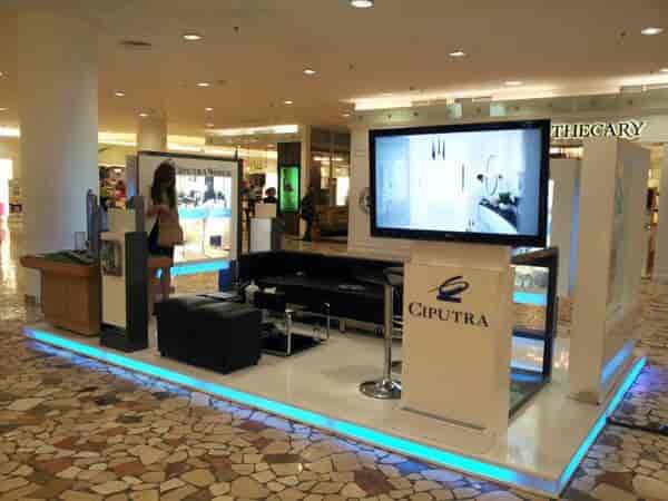 Sleek exhibition booth at LG Floor, Senayan City for corporate networking events.