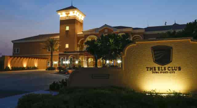 Elegant Dubai golf course venue for corporate events and meetings, perfect for networking.