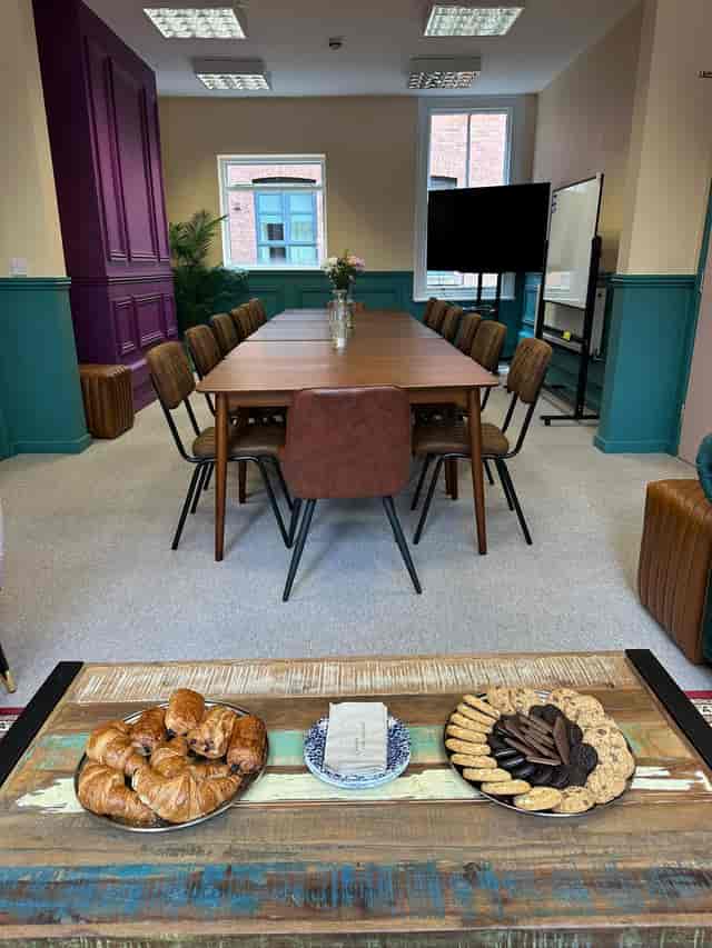 Meeting room in Gran T's Coffee House with wooden table for collaborative sessions.