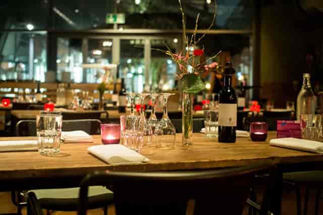 Elegant dining table setup at Altes Mädchen for intimate events and dinner meetings.