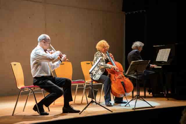Small ensemble performing at Kulturhaus Eidelstedt for corporate events and gala dinners.