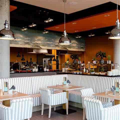 BEGEGNUNG restaurant at A-ROSA Travemünde, perfect for intimate gatherings and corporate meals.