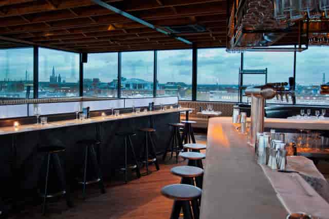 Stylish rooftop restaurant with expansive views, ideal for networking events and cocktail receptions.