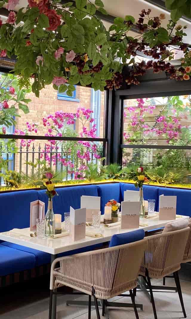 Secret Garden Alex Hotel meeting, flowers, event