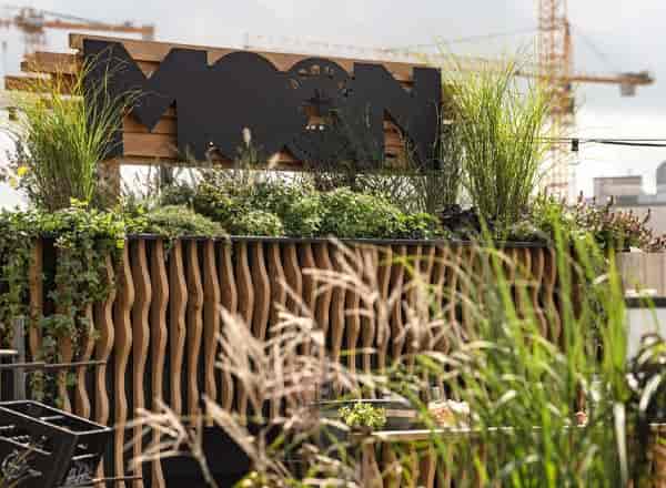 Stylish rooftop venue MOON 46 at PIERDREI Hotel for modern events and meetings.