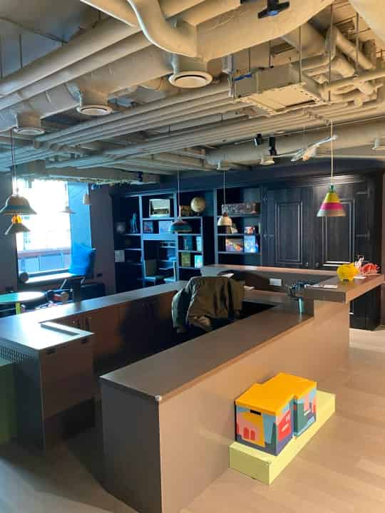 RACKER ROOM