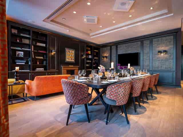 Hamburg executive dining mirror chamber event