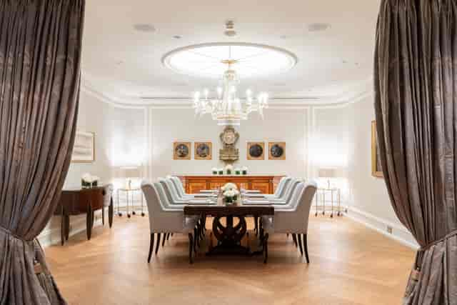 Fairmont Grand Salon: Elegant dining, private events, executive meetings.