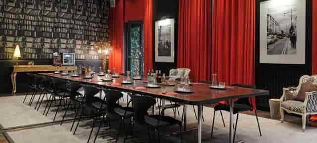 Sophisticated conference room at The George Hotel Hamburg, ideal for corporate events.