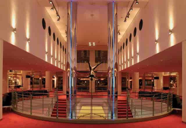 Stage Theater Hafen atrium reception, gala, sculpture