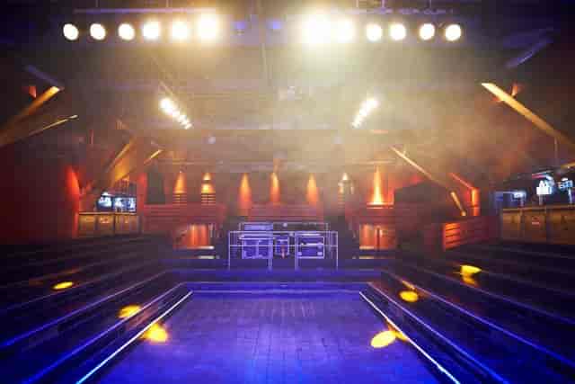 Markthalle Hamburg concert venue, modern staging, dynamic lights