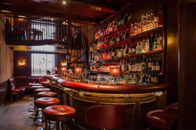 Luxury Hamburg hotel lounge, wood, leather, event space