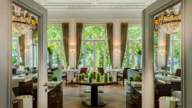 Jacobs Stüberl corporate event greenery elegant dining
