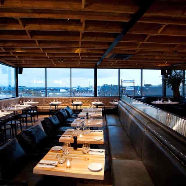 Modern bar at The Dean with panoramic views, ideal for corporate meetings and special events.