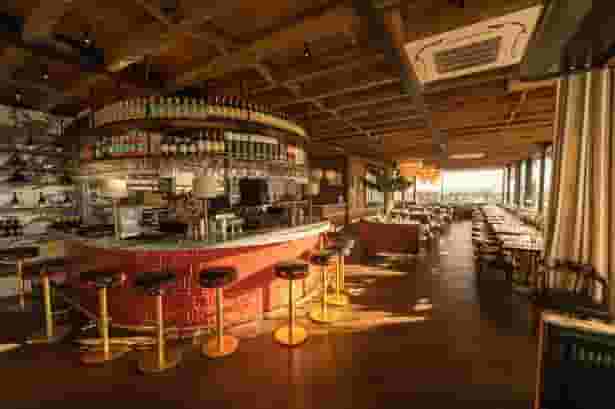 bar