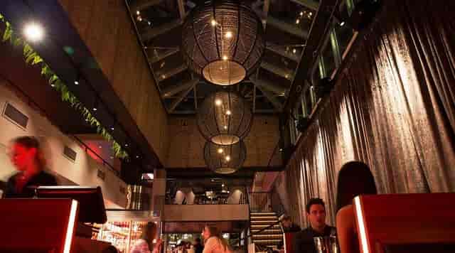Sumo Restaurant social dining tables, chic reception, private dinner.