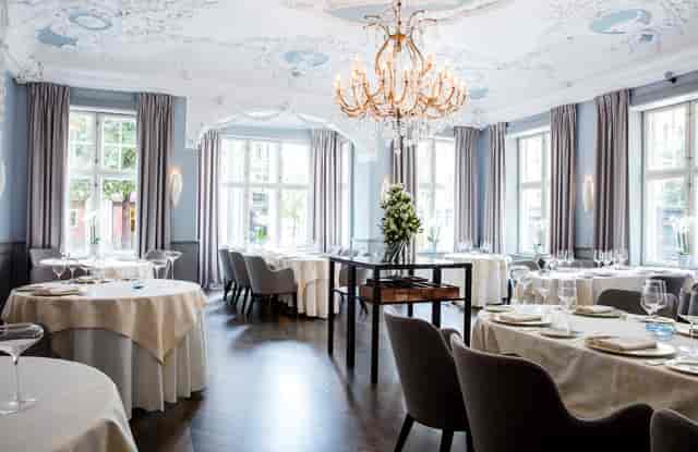 Statholdergaarden private dining: elegant cellar, corporate events, wine pairings.