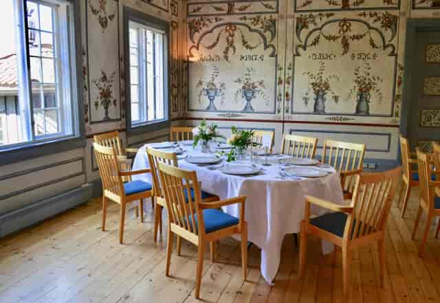 Historic Oslo event venue with fireplace, private dining