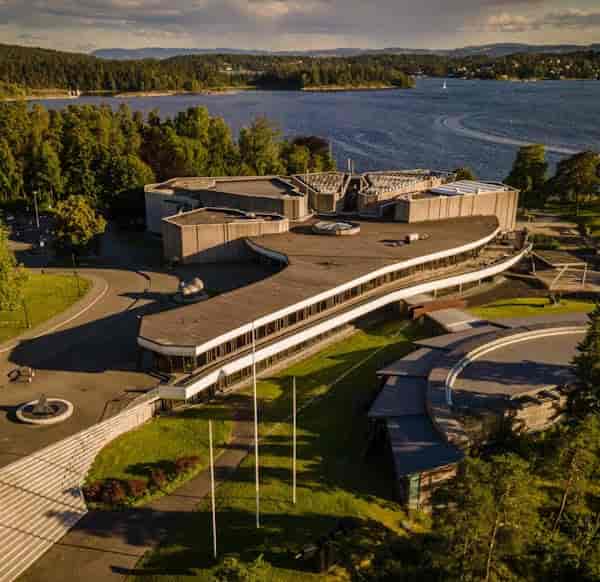 Henie Onstad Art Center: Modern gallery, outdoor events.