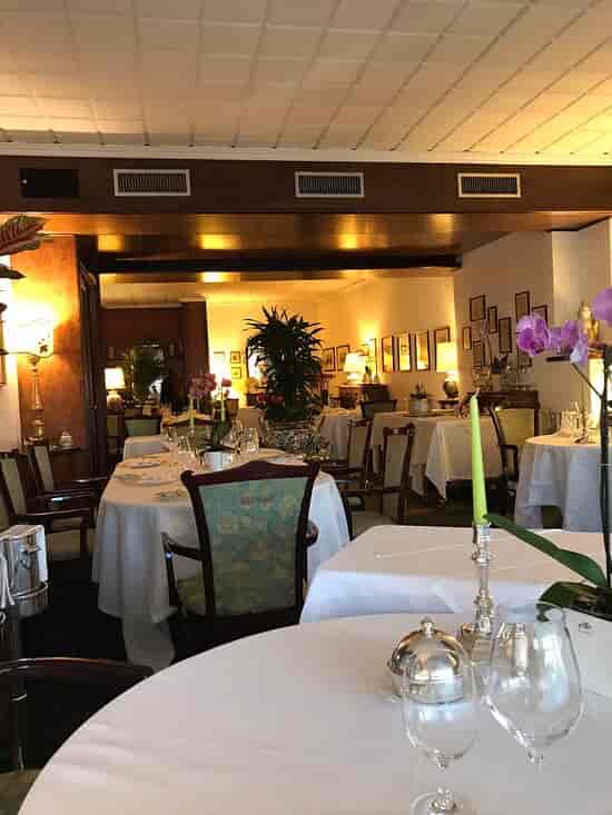 Al Sorriso private dining event, elegant table settings