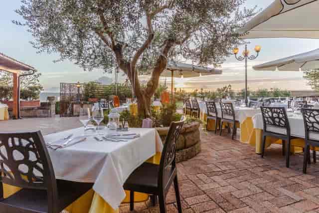 La Pergola hotel lounge, outdoor dining, reception, conference