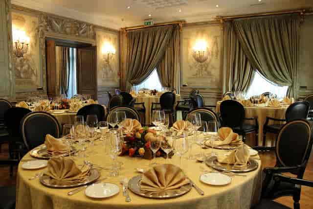 Gala Dinner Hotel de la Ville Gold Linens