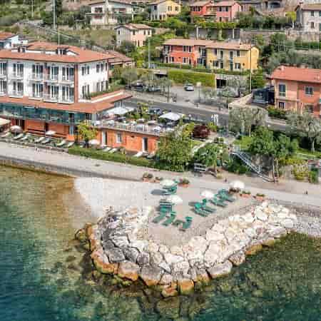 Bolognese Hotel lakeside restaurant, outdoor event venue