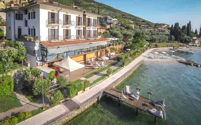 Lakeside hotel garden event venue, incentive trip conference