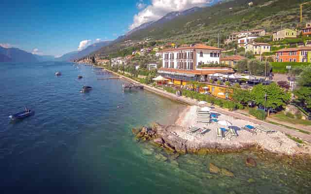 Lakeside hotel garden venue, Italian retreat, corporate events