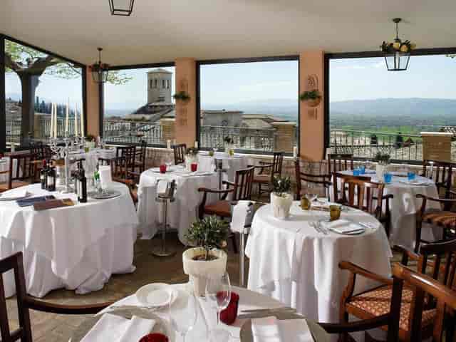 Assisi hotel outdoor dining wedding corporate event