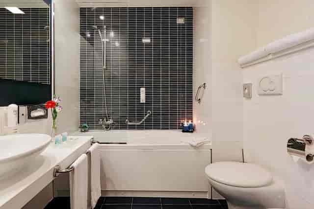 Holiday Inn Milan meeting room amenities