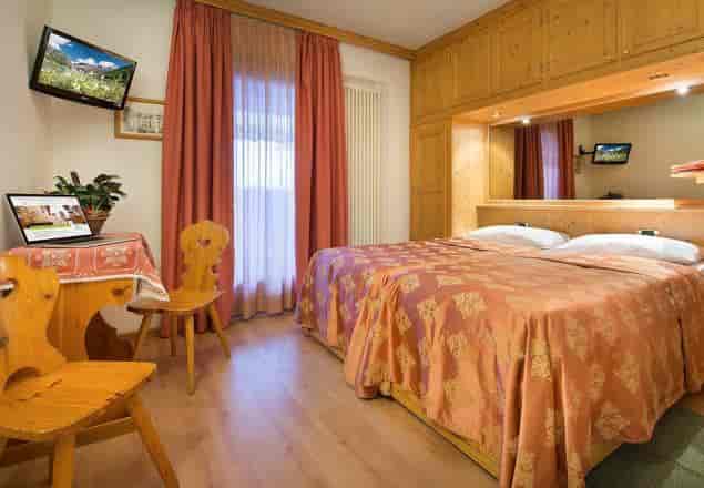 Hotel Valtellina Suite: VIP room, twin beds, event space