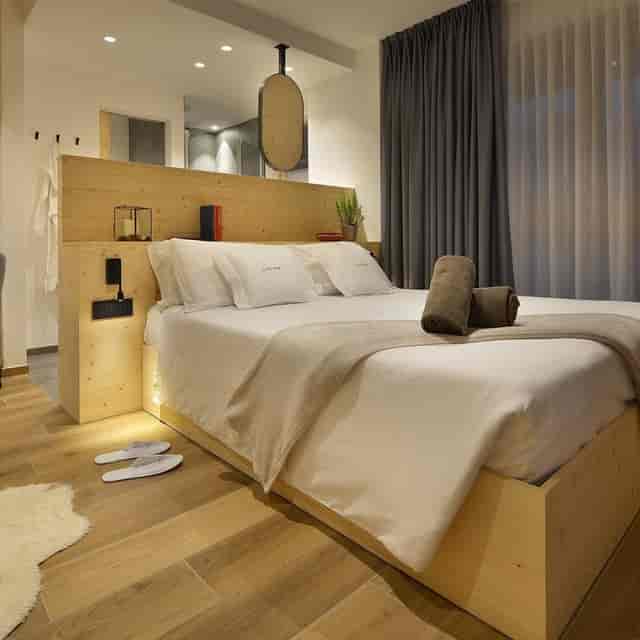 Valtellina hotel suite, king bed, VIP retreat