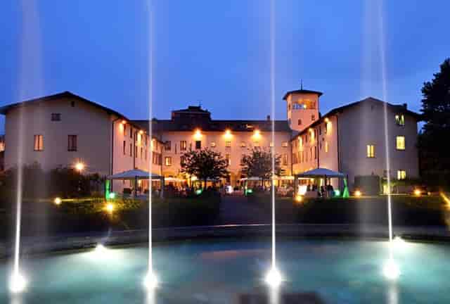 Grand Hotel Villa Torretta reception, illuminated fountains, wedding venue