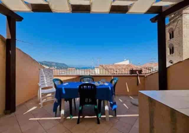 TERRAZZA DELLE MURA CEFALÙ (Italia ...