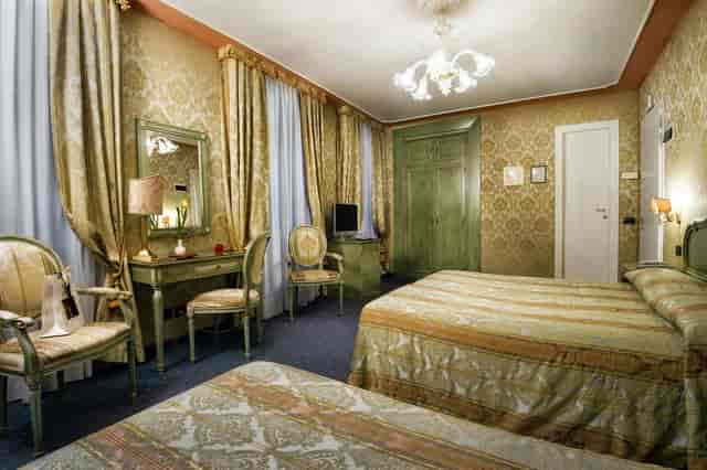 Galileo Room, Hotel Carlton: opulent decor, event venue.